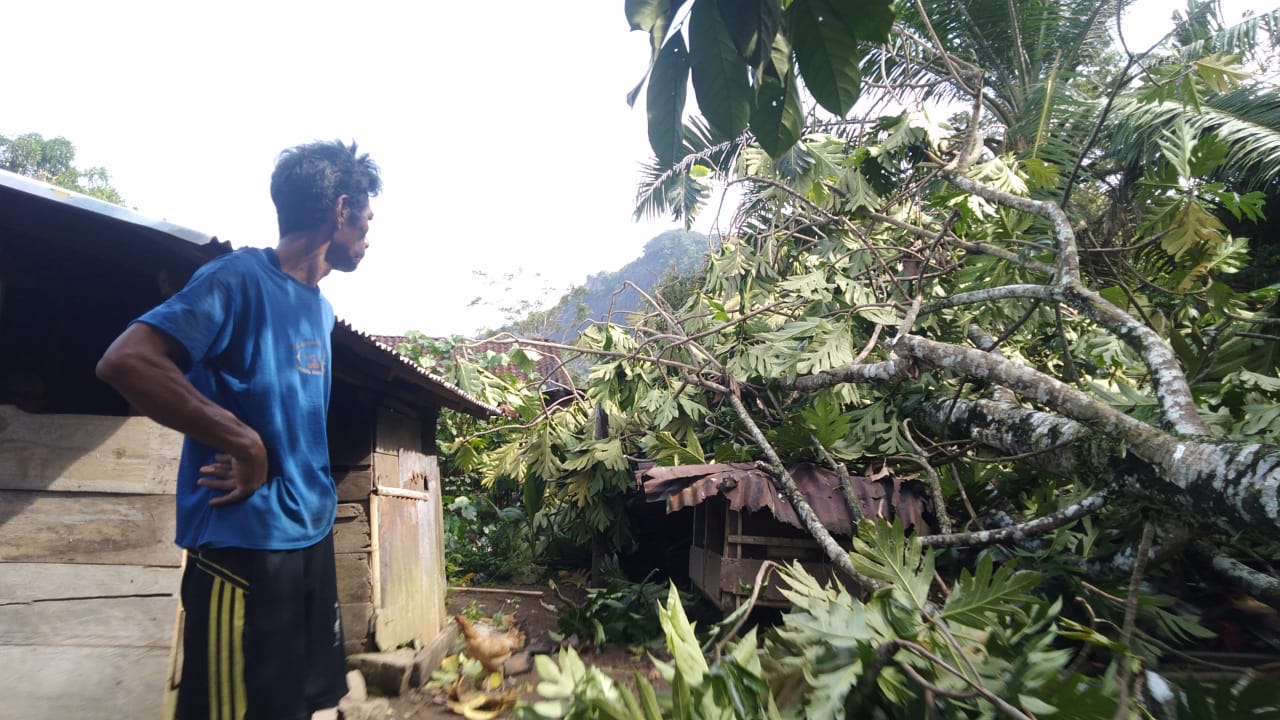 Dua KK Korban Puting Beliung Pilih Ngungsi