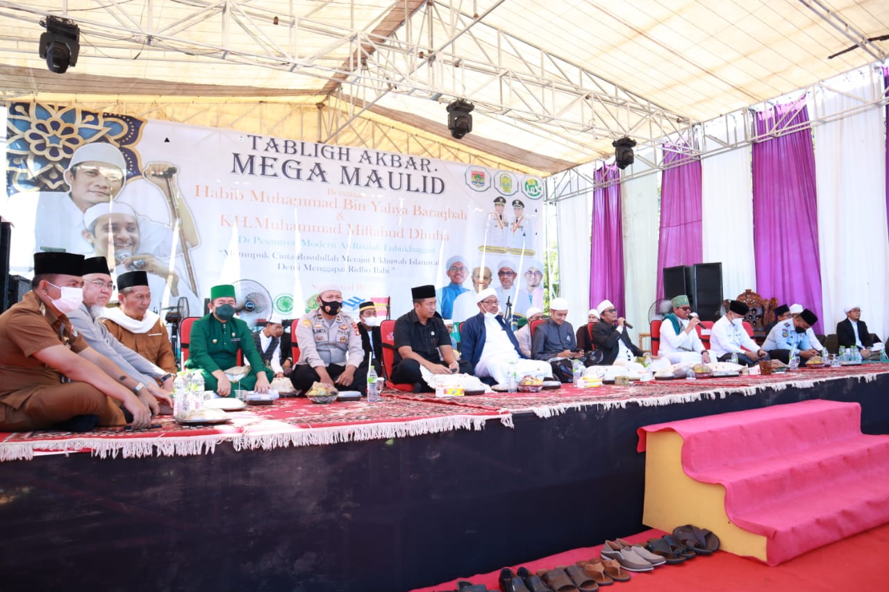 Tabligh Akbar Mega Maulid Berjalan Khidmat