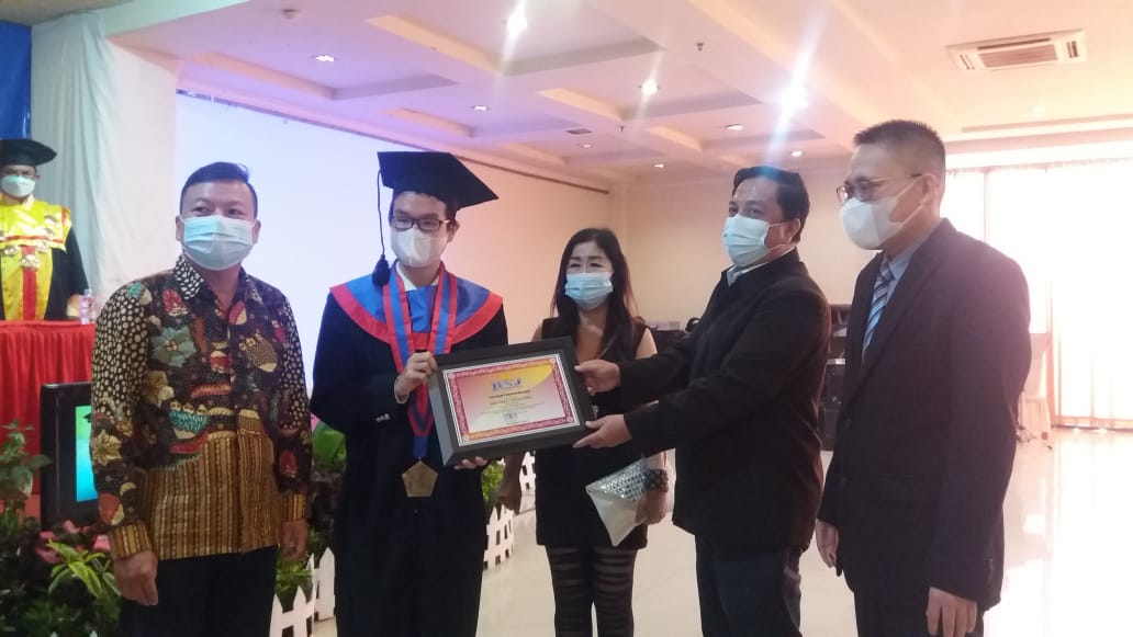 29 Mahasiswa STMIK BNJ Diwisuda