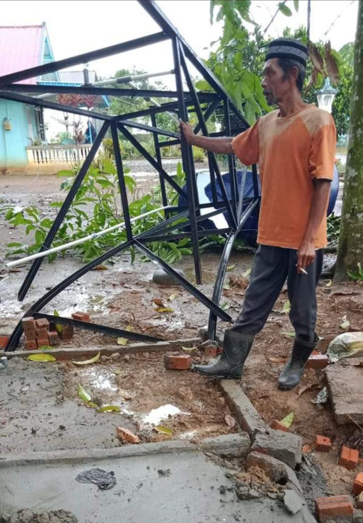 Pondasi Belum Kering, Menara Air Roboh