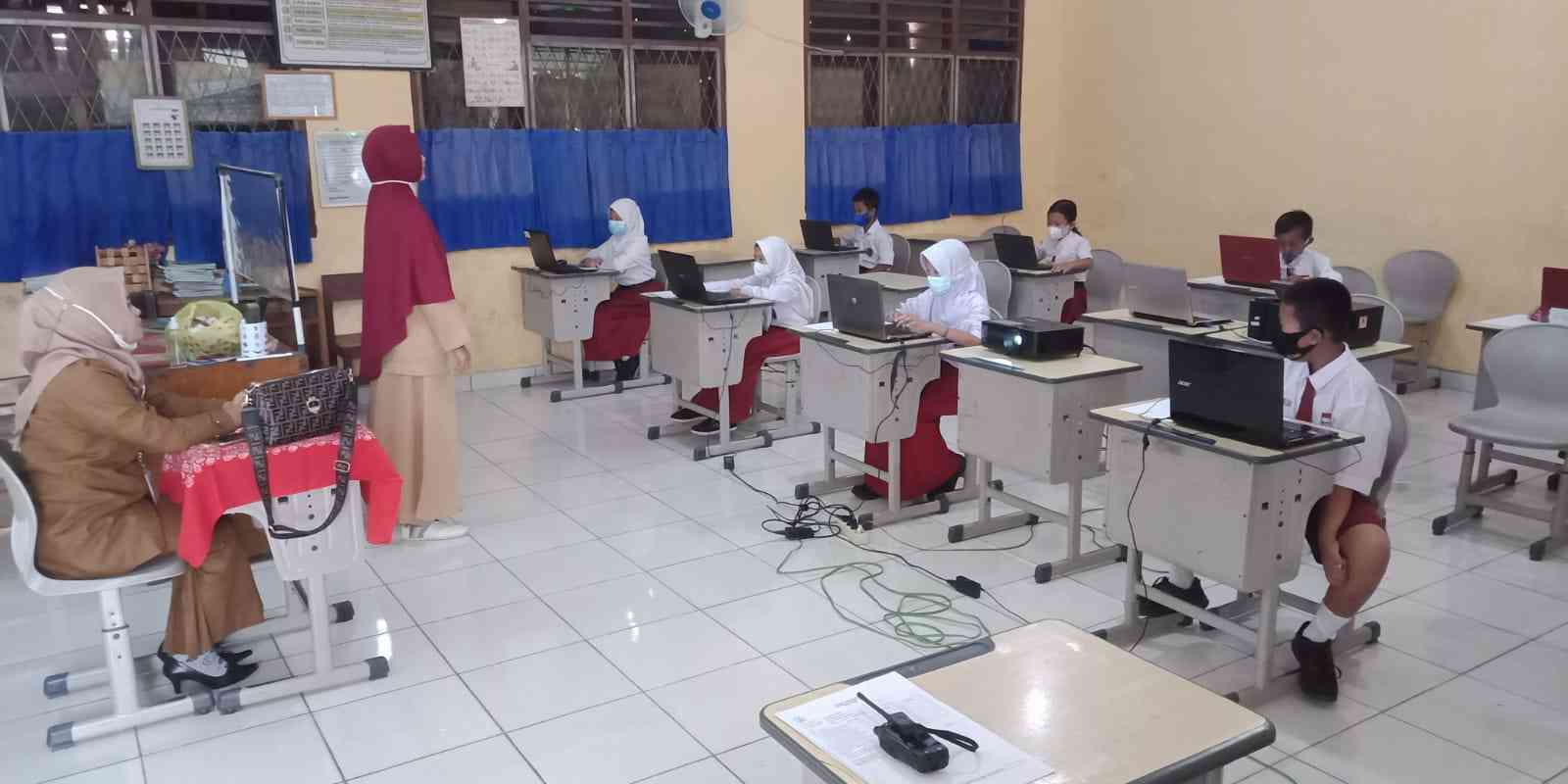 Terbagi Dua Sesi, ANBK SDN 22 Tanpa Kendala