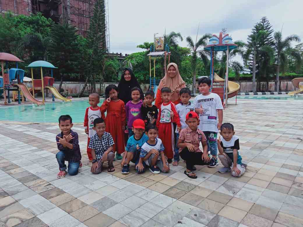 Anak TK Mardhotillah 1 Belajar Berenang