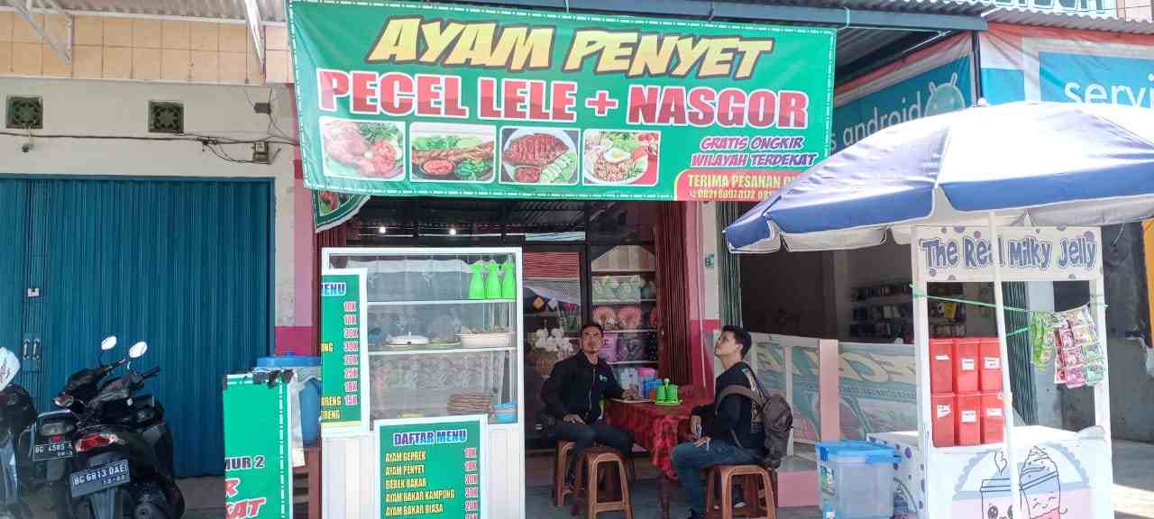 Hobi Pedas, Sini, Makan Ayam Penyet INDI