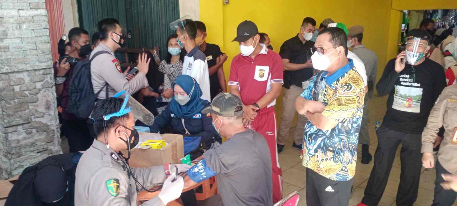 Walikota, Polri, TNI Gerebek Pasar Tingkatkan Persentase Vaksinasi