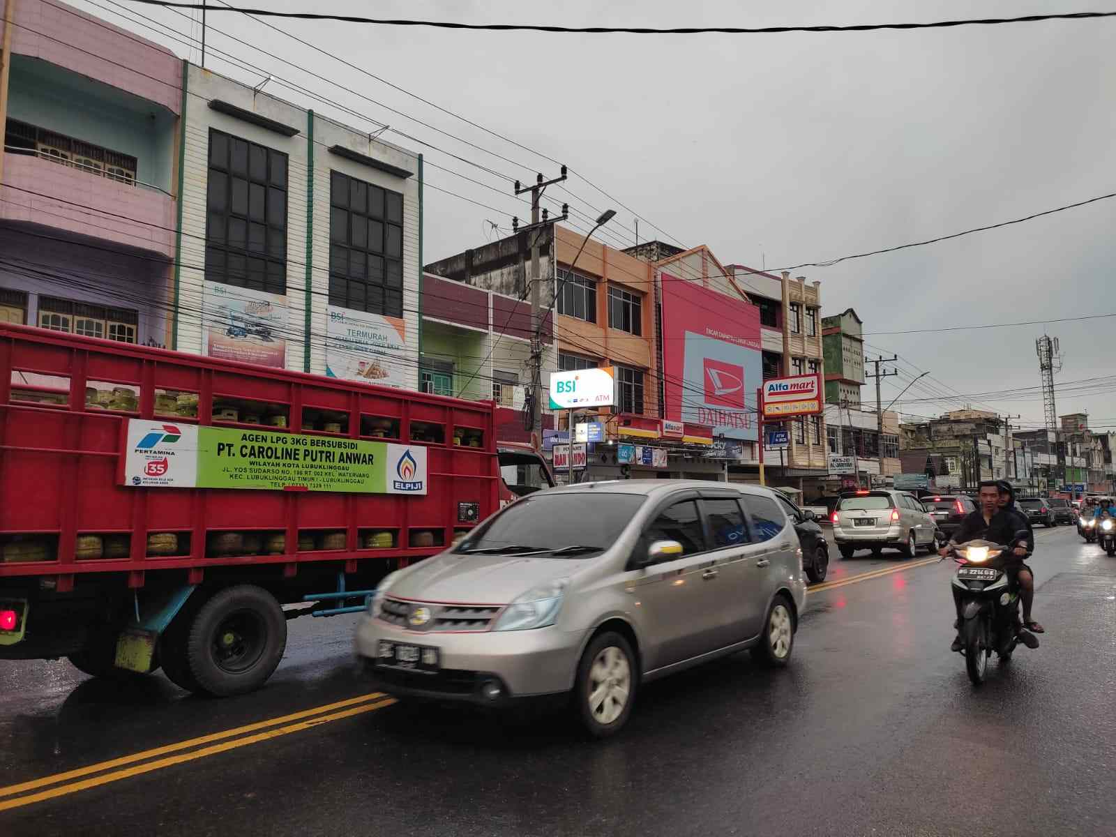 Jalan Yos Sudarso Padat Merayap