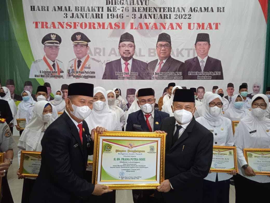 Walikota Terima Award dari Kemenag