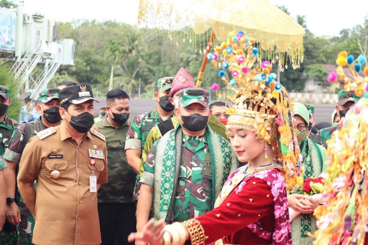 KSAD Jenderal TNI Dudung Abdurrachman Disambut Tiga Kepala Daerah