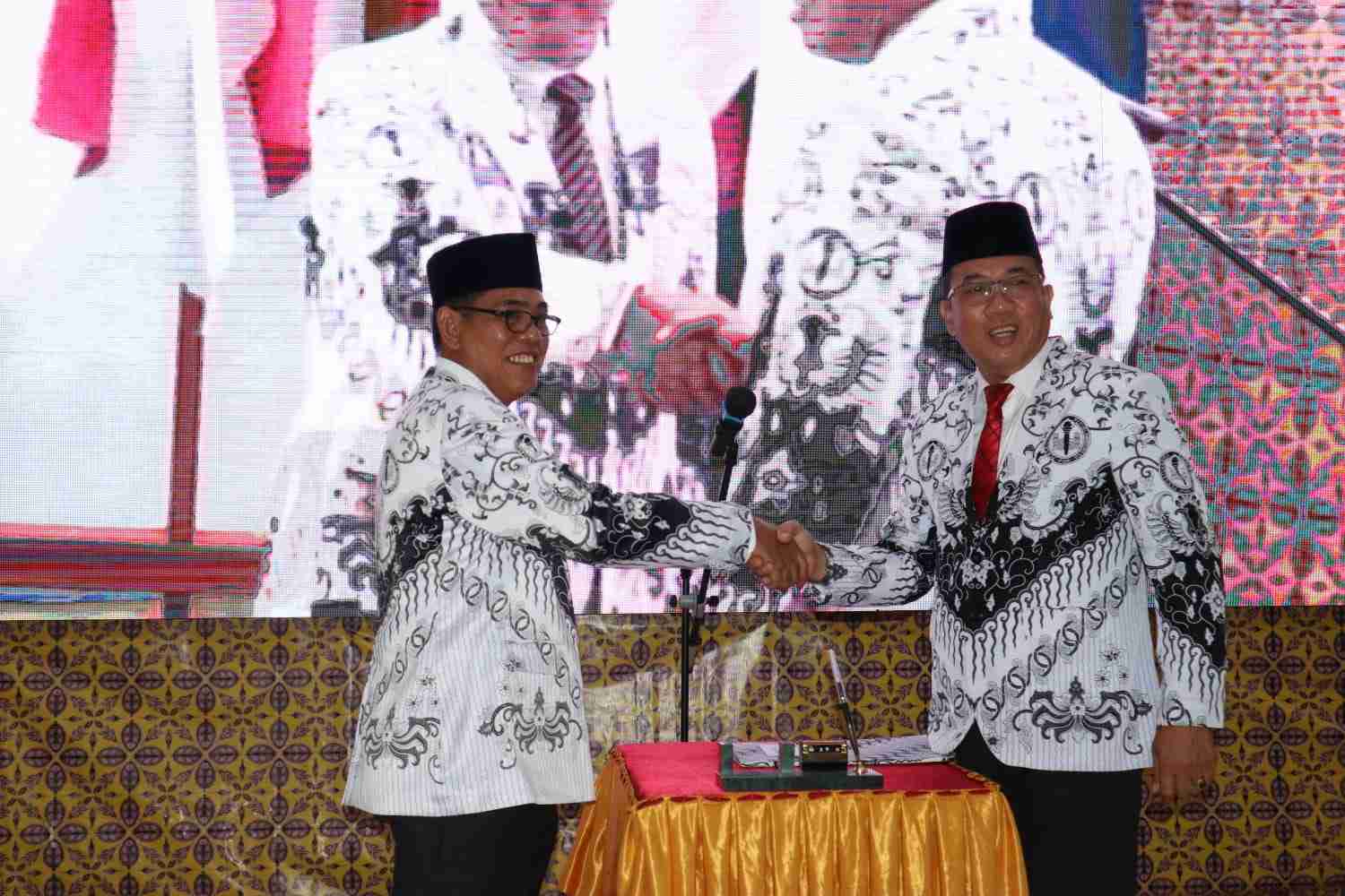 Dr Rudi Erwandi Dilantik dan Dikukuhkan Jadi Rektor Universitas PGRI Silampari