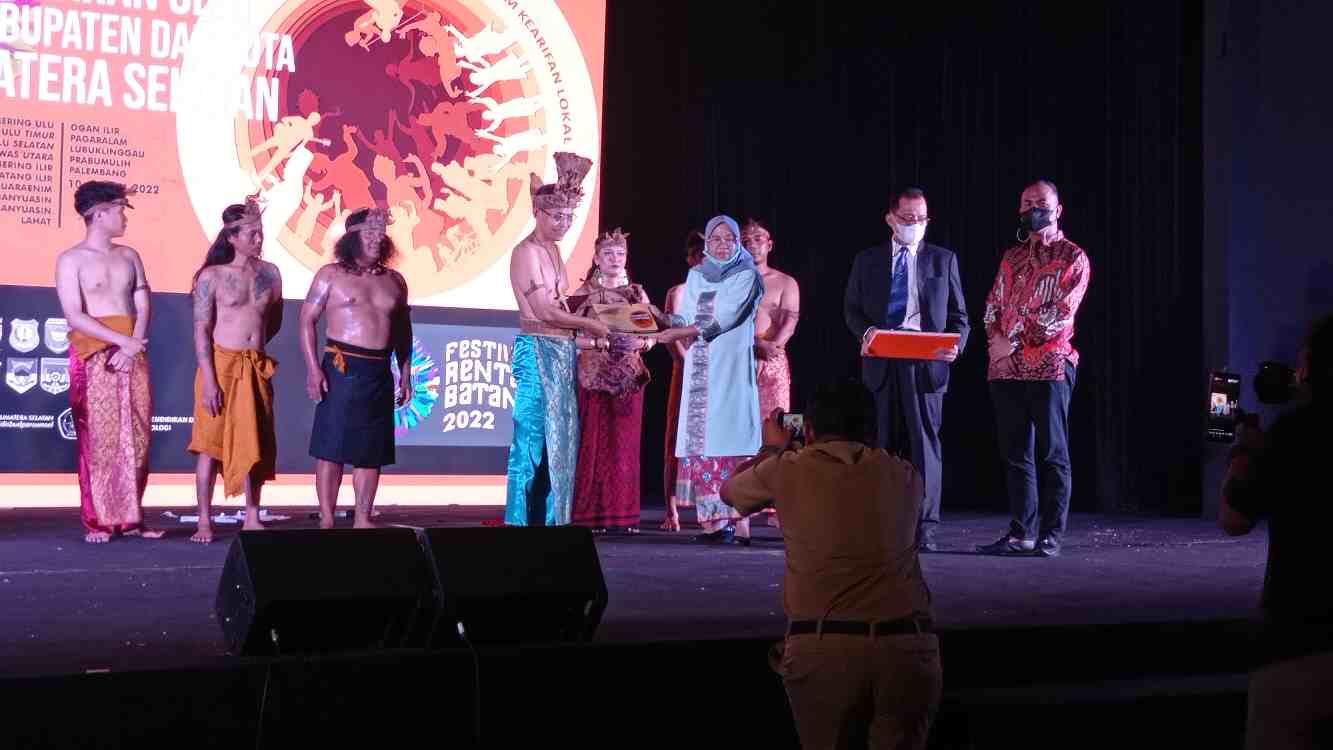 Di Pagelaran Seni Budaya Festival Batanghari, Tim Kesenian Disdikbud Lubuklinggau Tampil Spektakuler