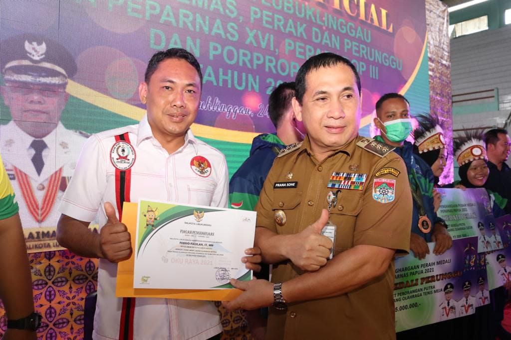 Wali Kota Serahkan Bonus Kepada Atlet dan Official Ajang PEPARNAS XVl, PEPARPROV III dan PORPROV XIII