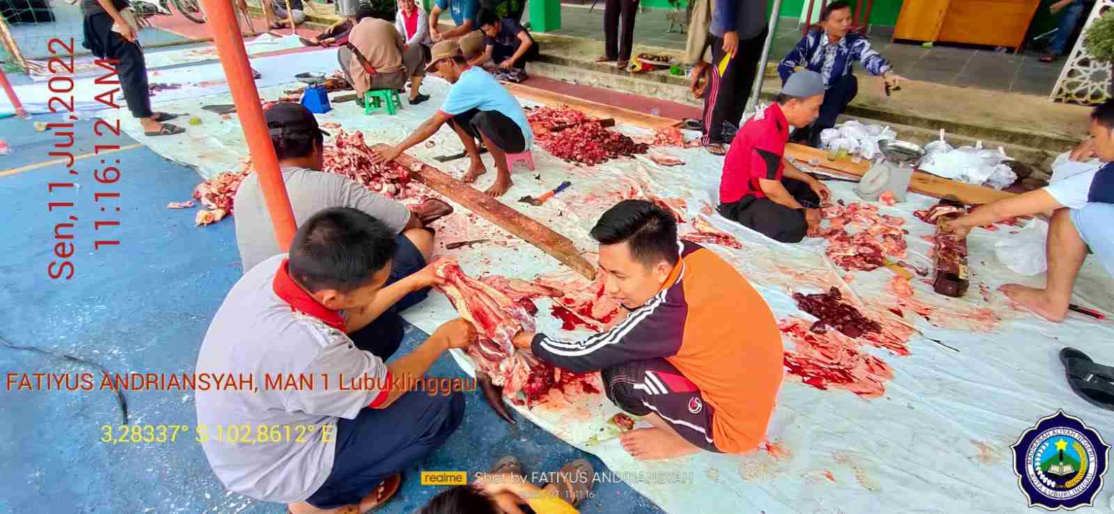 Qurban Tiga Sapi, Mansadel Bagikan 300 Paket Daging Qurban