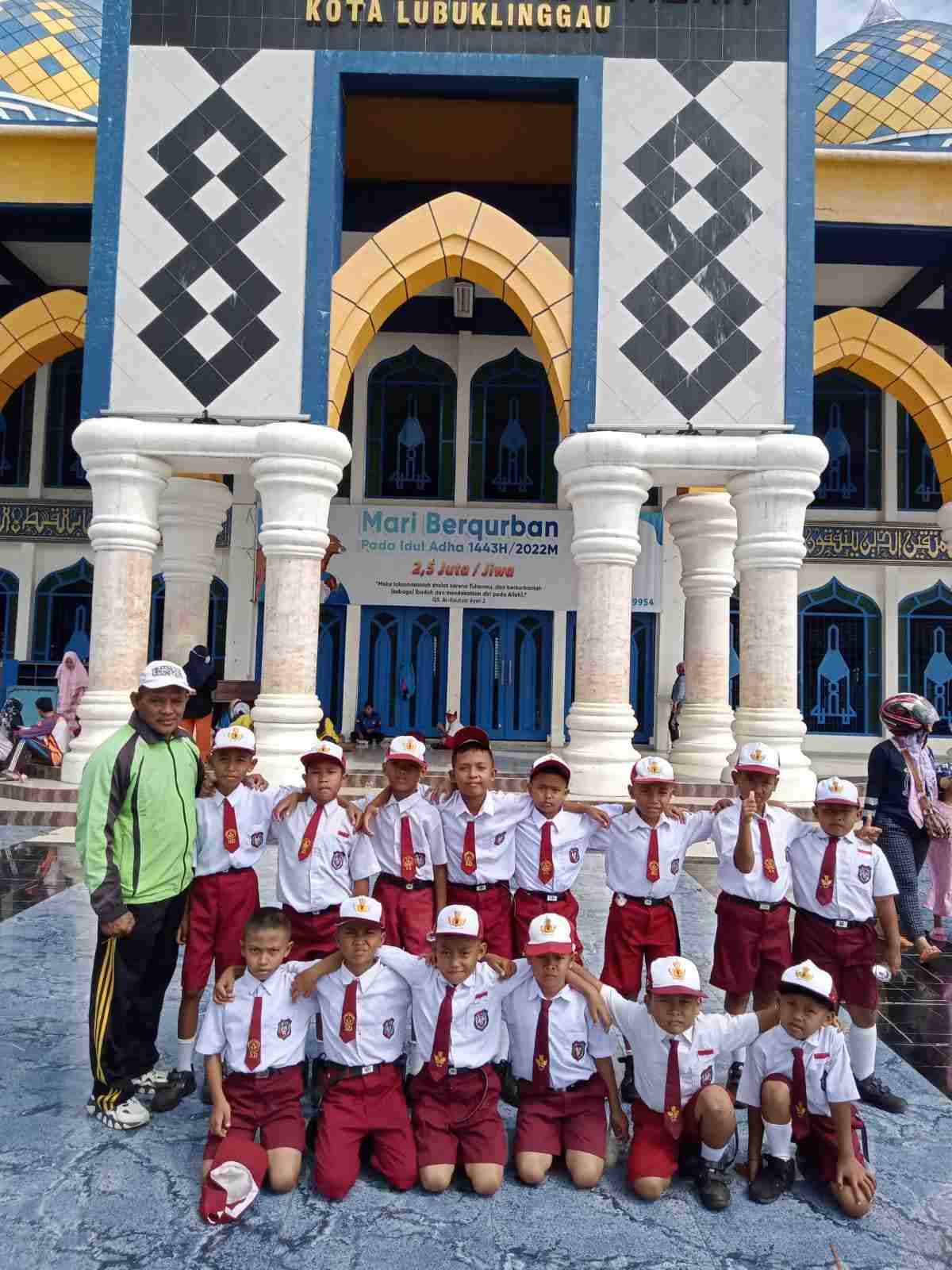 Pelajar SDN 84 Lubuklinggau Antusias Ikuti Lomba Gerak Jalan