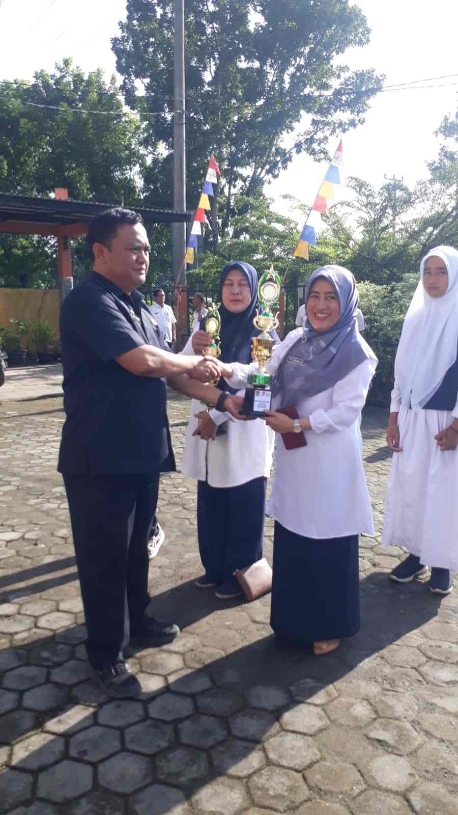 Tim Gerak Jalan SMPN 6 Juara di Tingkat Kota