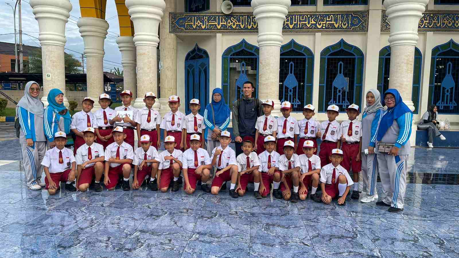 Tim Putra SDN 8 Lubuklinggau Juara Gerak Jalan