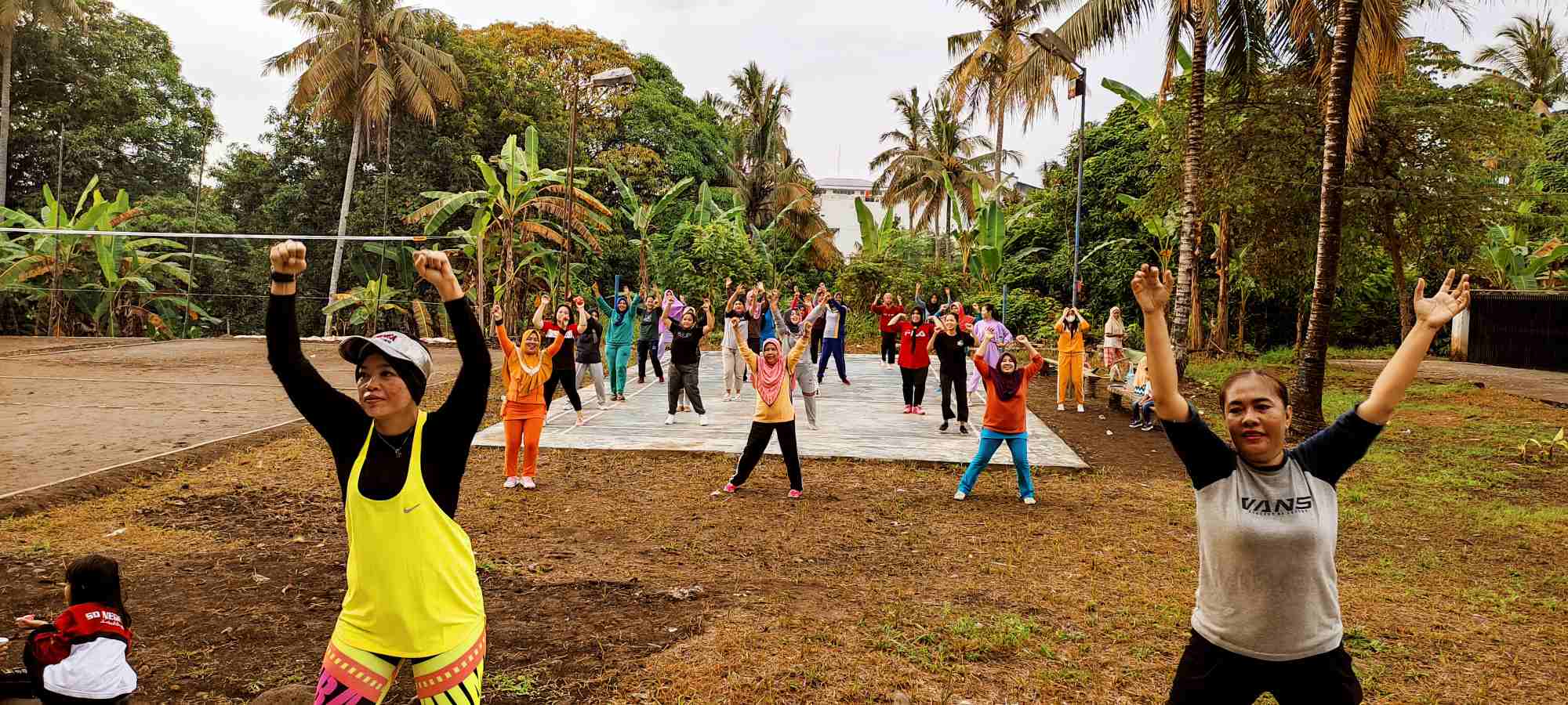 Emak-emak Kelurahan Senalang Senam Sehat Bersama