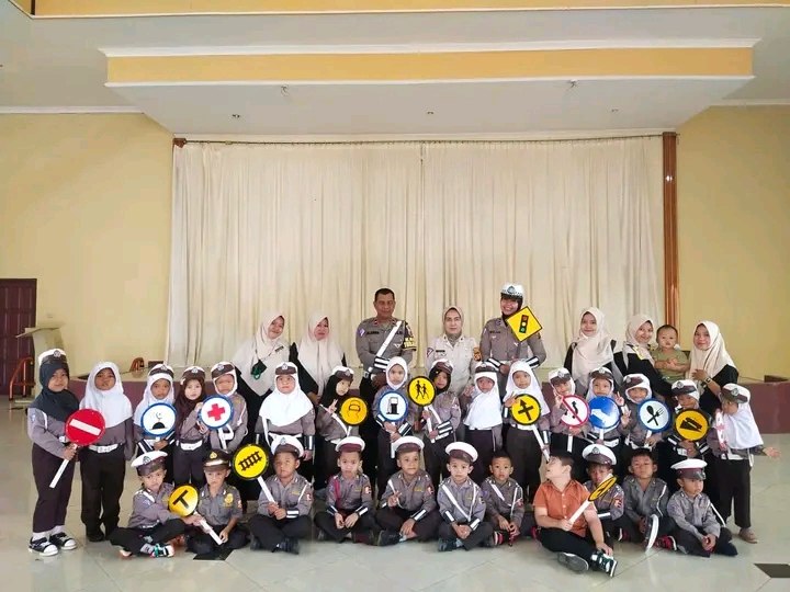 Tingkatkan Wawasan Anak, TK Nur AL Faeyza Kunjungi Polres Musi Rawas