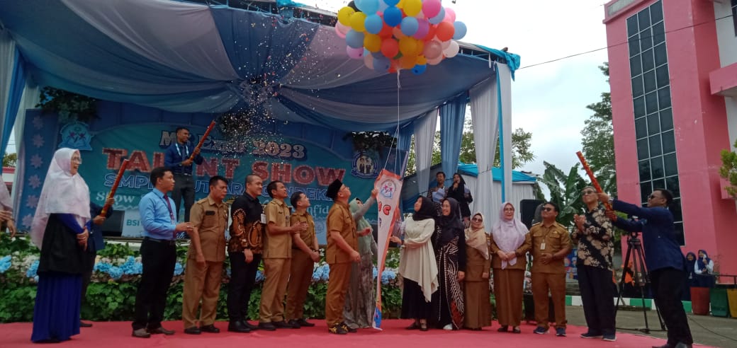 Pemotongan Tumpeng hingga Penerbangan Balon Mewarnai Pembukaan MC Expo 2023