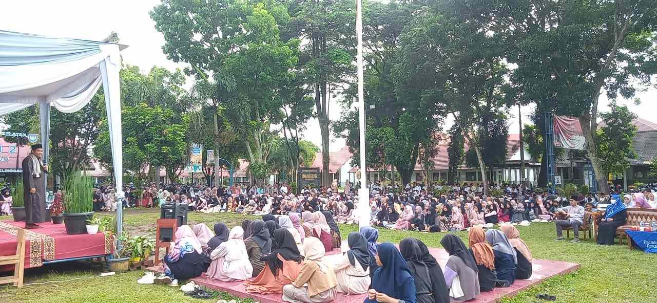 Guru dan Pelajar SMAN 2 Lubuklinggau Peringati Isra Mi’raj