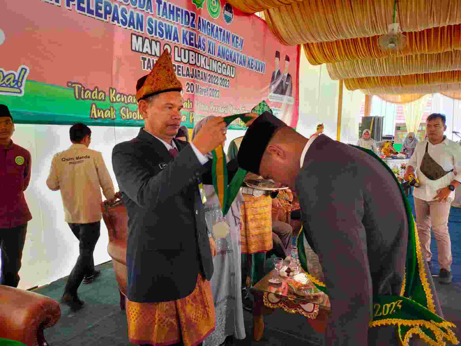 Wisuda Tahfidz dan Pelepasan Siswa Kelas XII MAN 2 Lubuklinggau Berjalan Sukses