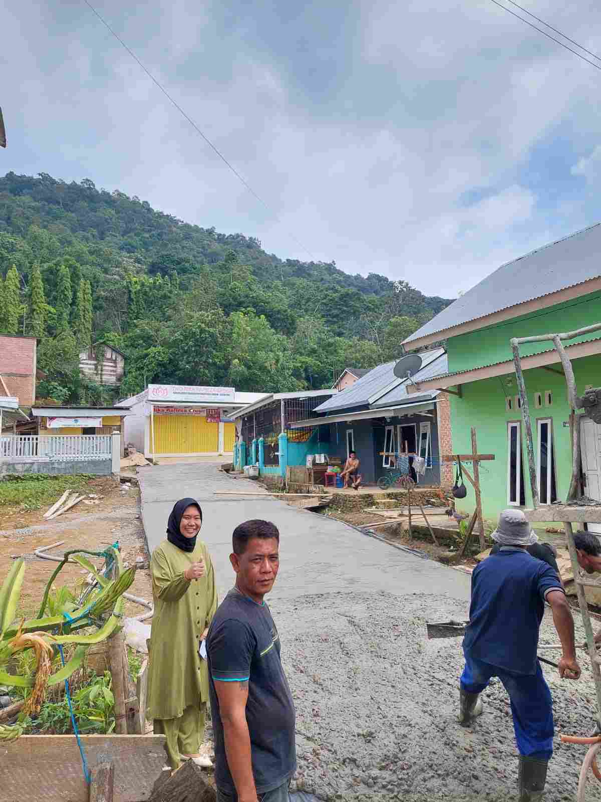 Lewat Aspirasi,Anggota DPRD Lubuklinggau Sherli Bangun Dua Jalan