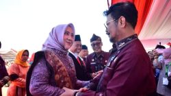 Diapresiasi Negara, Bupati Hj Ratna Machmud Diberi Penganugerahan Tanda Kehormatan Bidang Pertanian