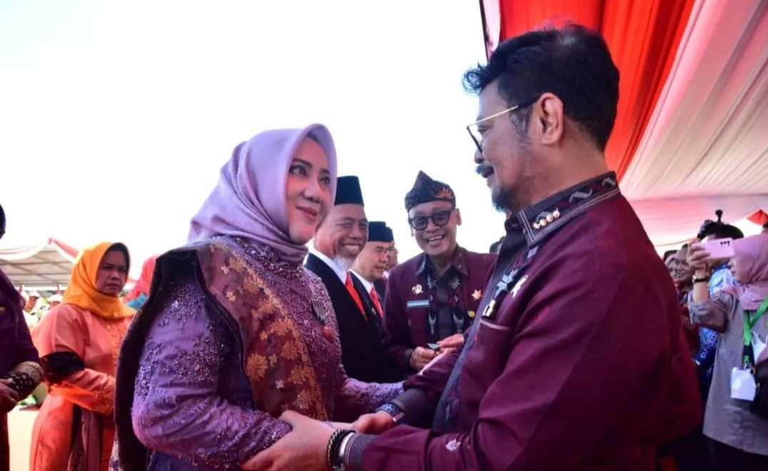 Diapresiasi Negara, Bupati Hj Ratna Machmud Diberi Penganugerahan Tanda Kehormatan Bidang Pertanian