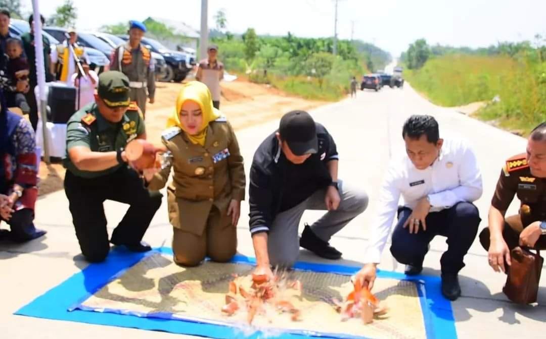 Gubernur dan Bupati Mura Resmikan Jalan Perbatasan Mura-Pali