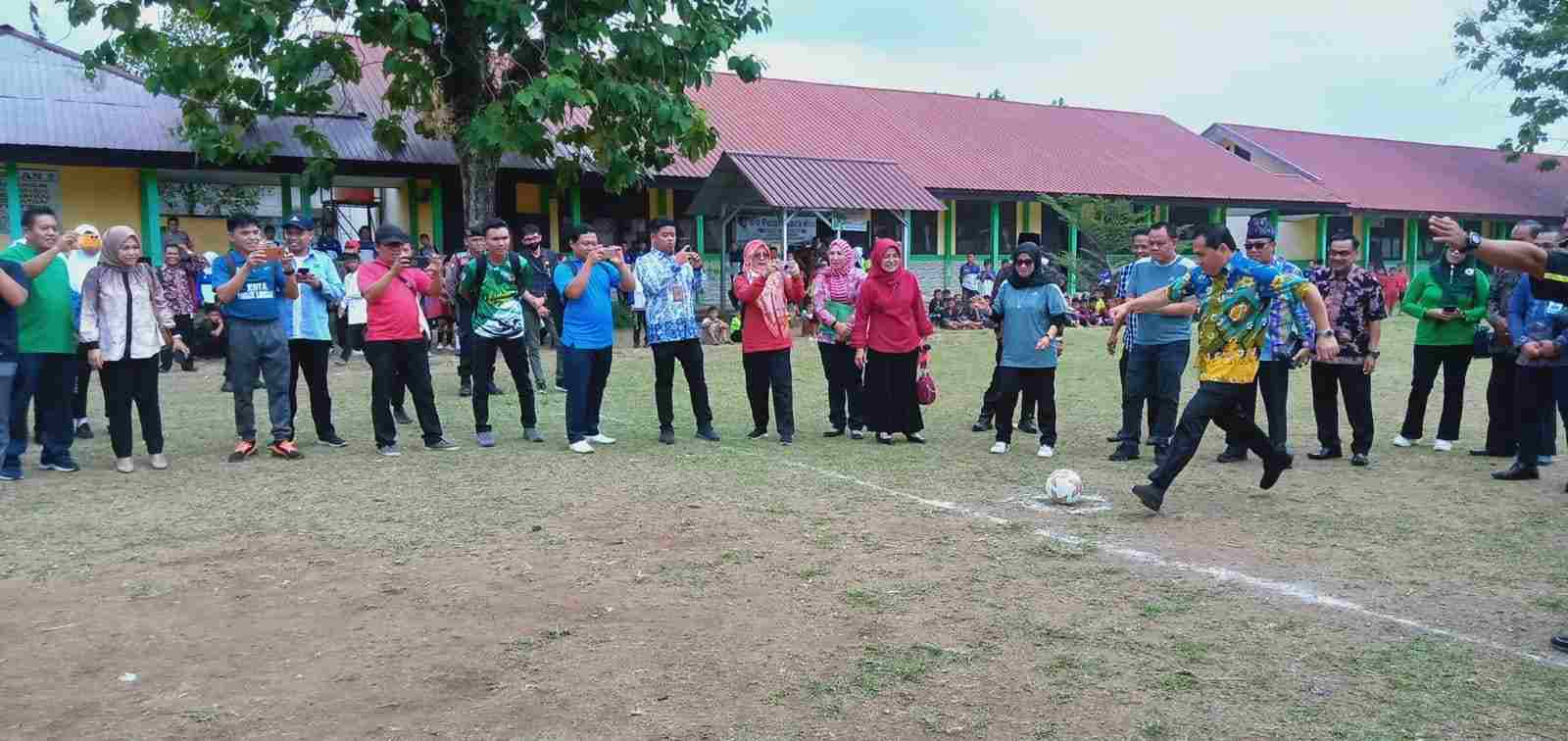 Walikota Apresiasi Turnamen Sepak Bola Mini Dilaksanakan SMPN 8 Lubuklinggau