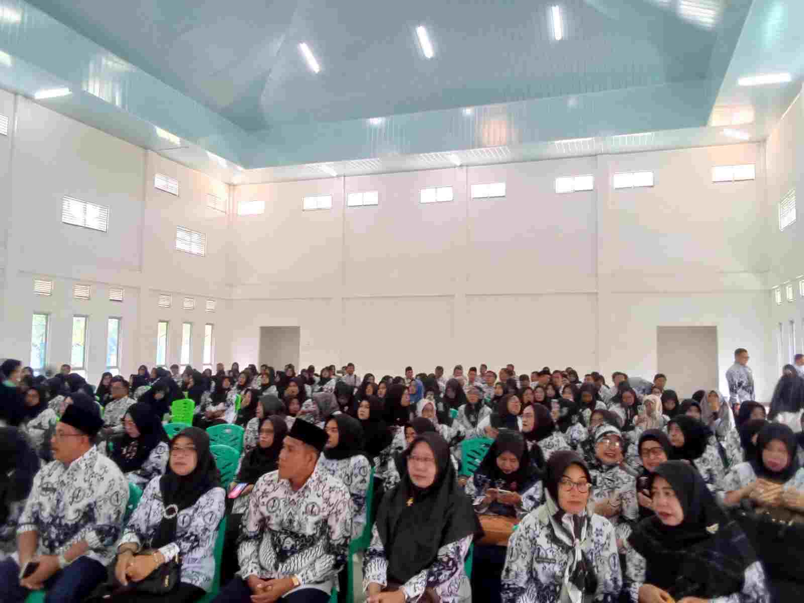 Ratusan Guru Ikuti Seminar Jurnalistik