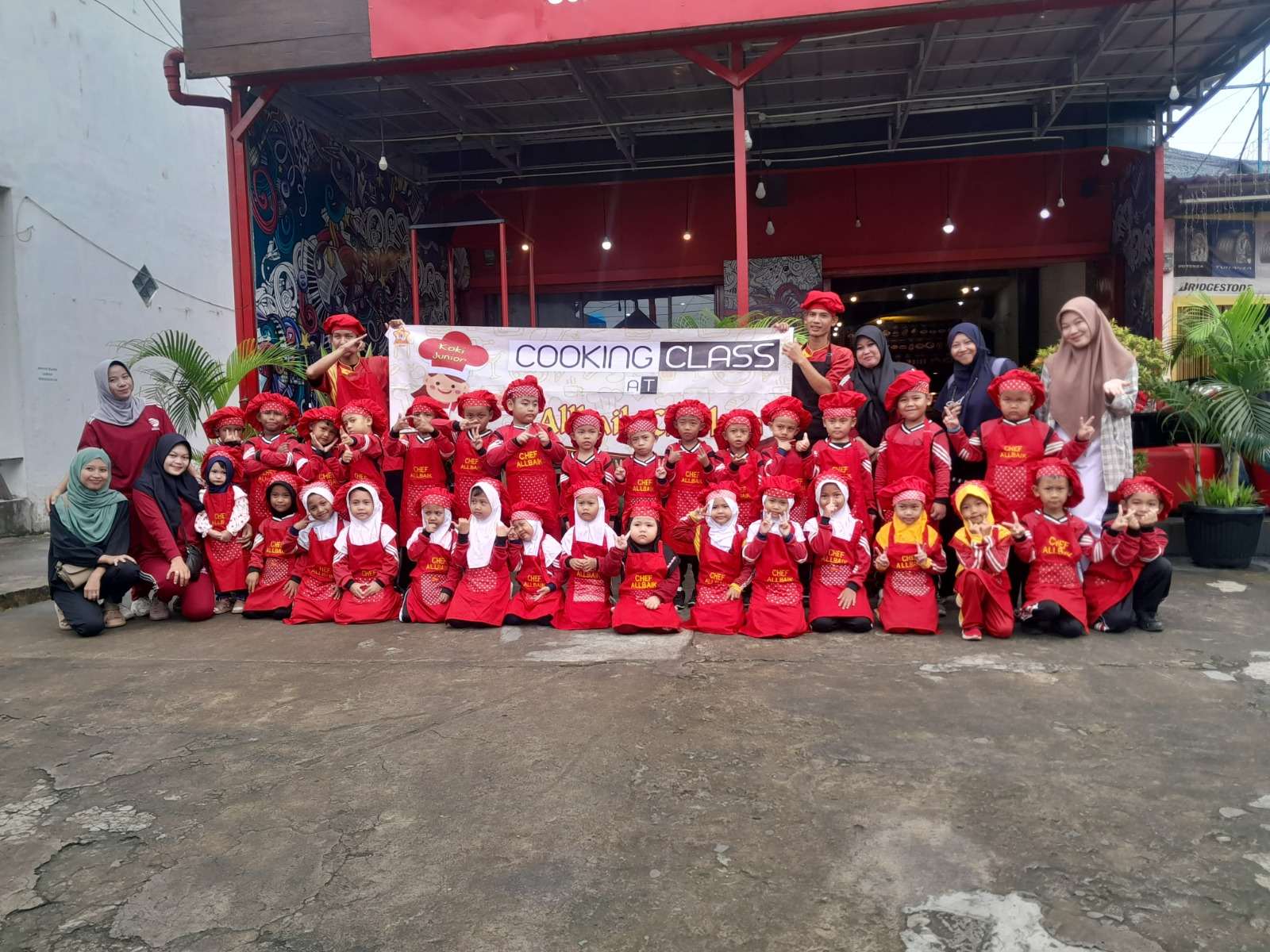 Anak-anak TK Nur Al-Faeyza Cooking Class di Allbaik Chicken